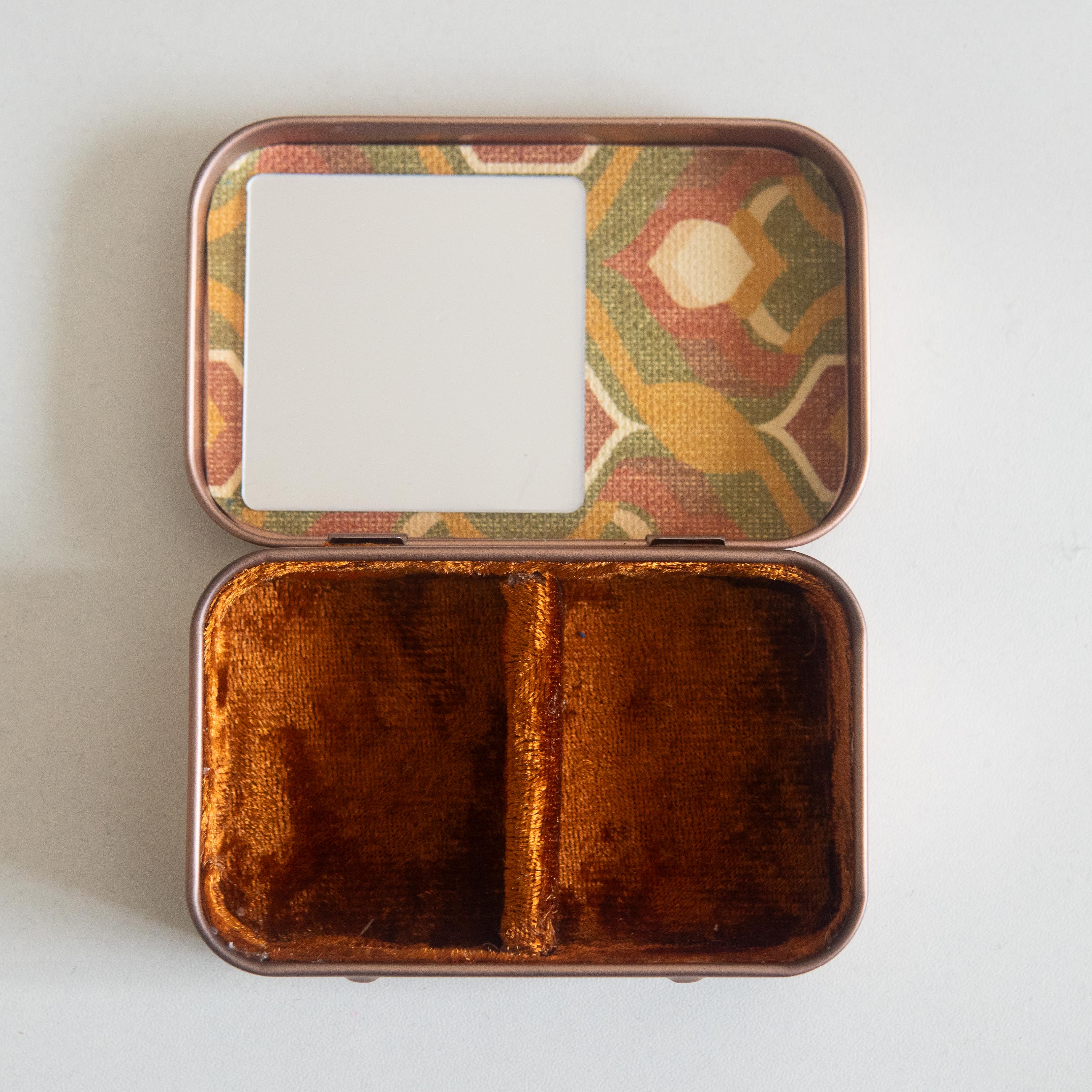 The Sanctuary Tin — Maam of the Set Girls
